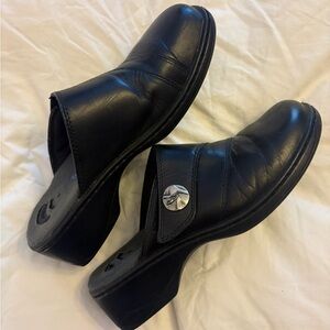 Dr Scholls Black Leather Clogs with Silver Accent